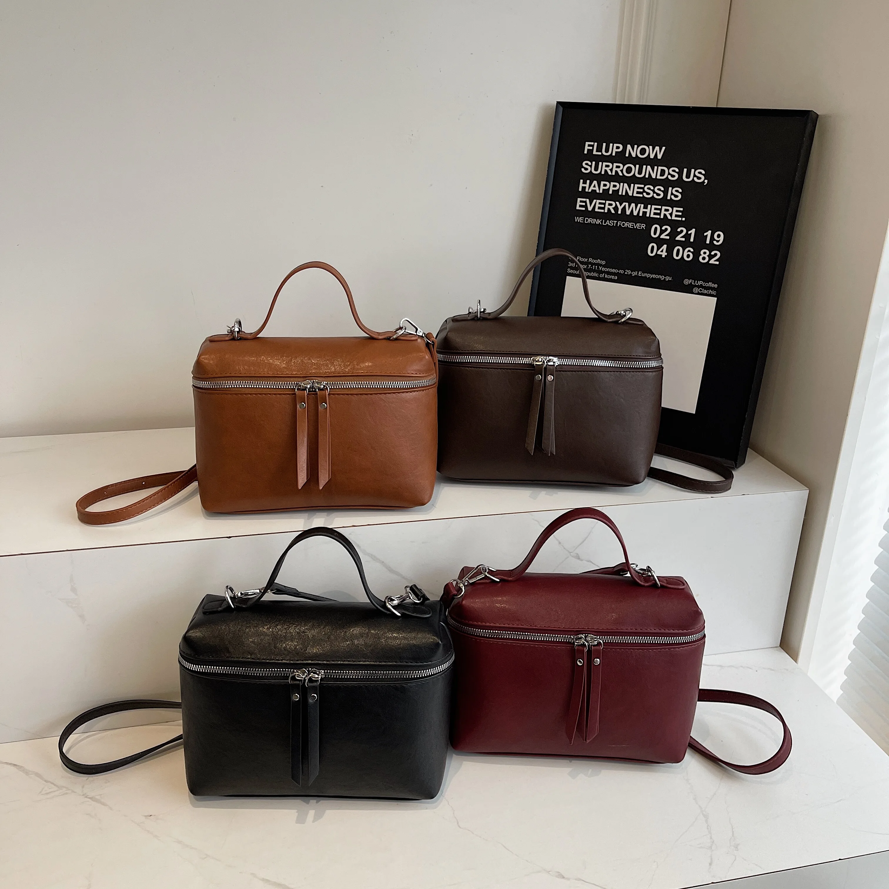 

New lightweight retro niche lunch box bag, trendy small square bag, simple and fashionable single shoulder crossbody bag