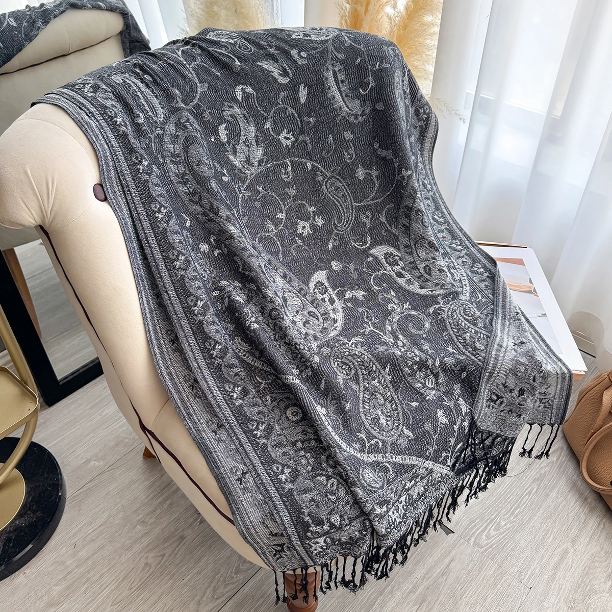 Luxuriöser Winter-Damen-Kaschmirschal – bedruckter, mit Quasten bestickter Schal, warmer Pareo-Umhang und eleganter Poncho – Detail 13