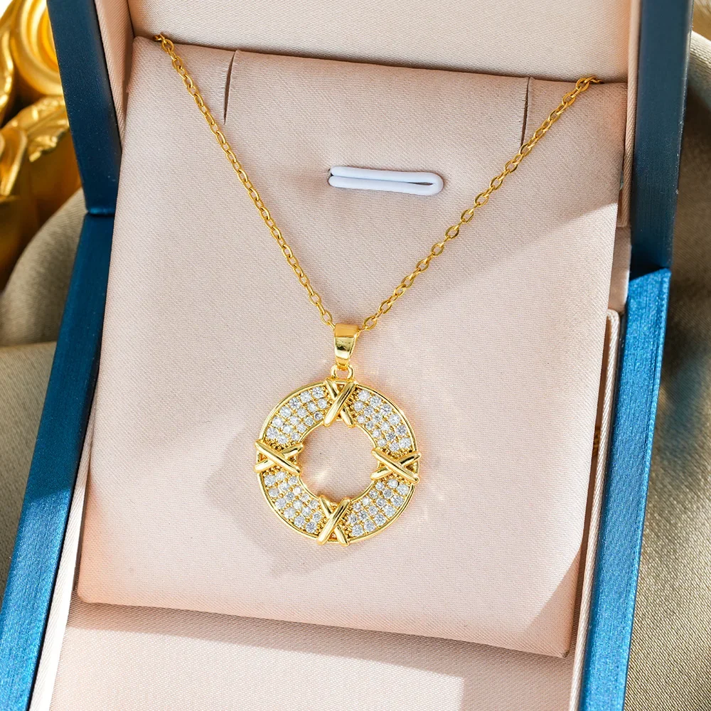 Модный, легкий, роскошный, элегантный и элитный. Очень модное женское колье из титановой стали с цепочкой на ключицу.