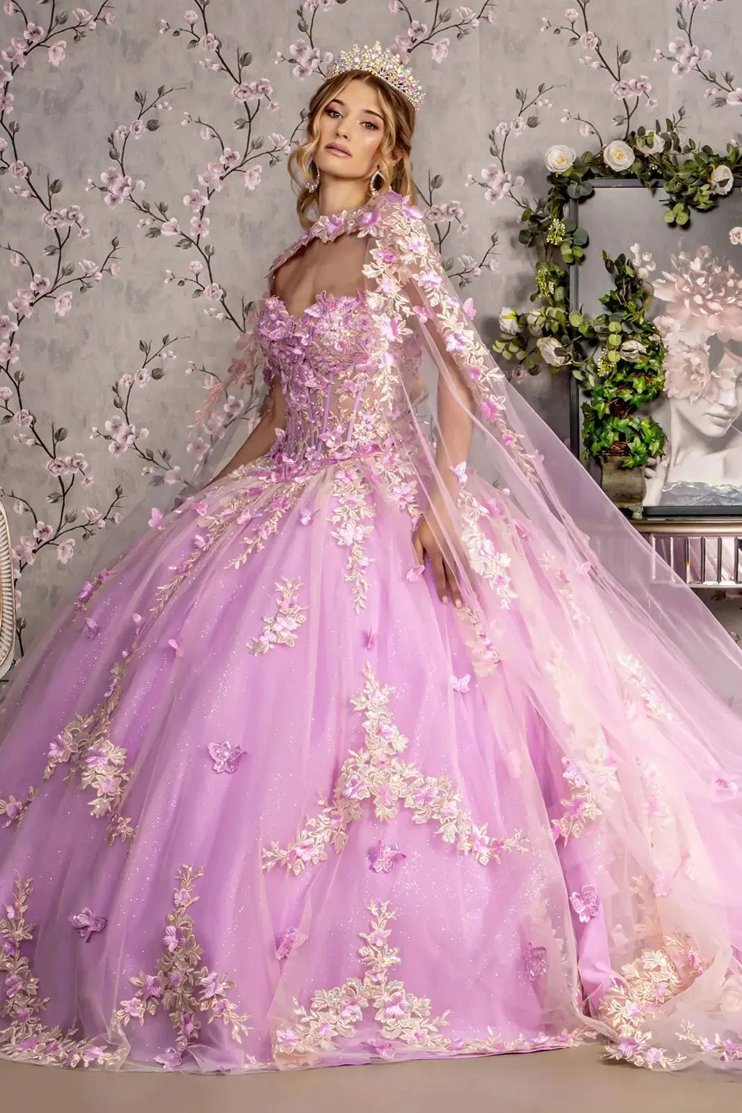 

Lilac Quinceanera Dress With Removable Cape 3D Floral Appliques Boutique Prom Ball Gown Gold Lace Sweet 16 Vestidos Customized