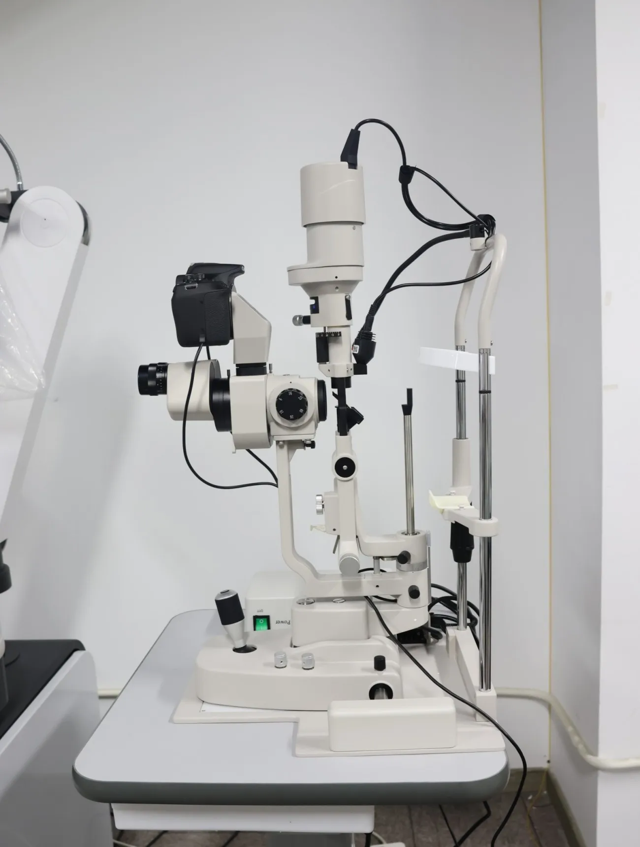 High Quality Digital Slit Lamp SL-880  Stable Coordinated and Easy-to-operate Slit Lamp 5 Magnifications
