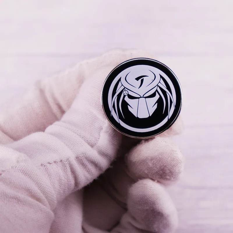 Predator Cosplay Kostuum Props Metalen Badge Revers Pin Lichtmetalen Rugzak Broche Accessoires