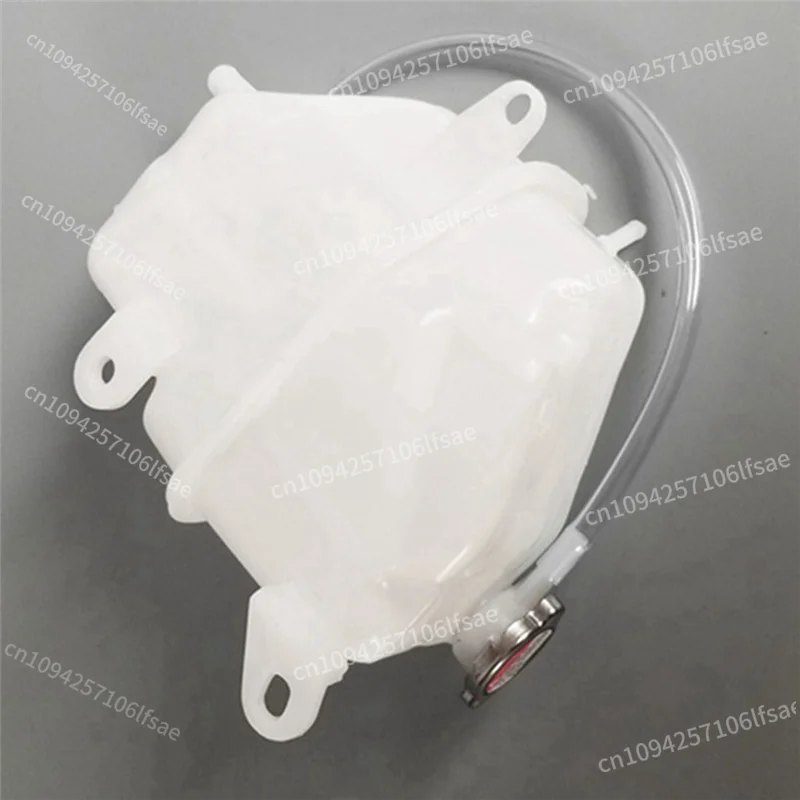 

-Car Engine Radiator Coolant Reservoir Expansion Tank MB924891 For L 400 L400 Space Gear Coolant Water Tank Parts
