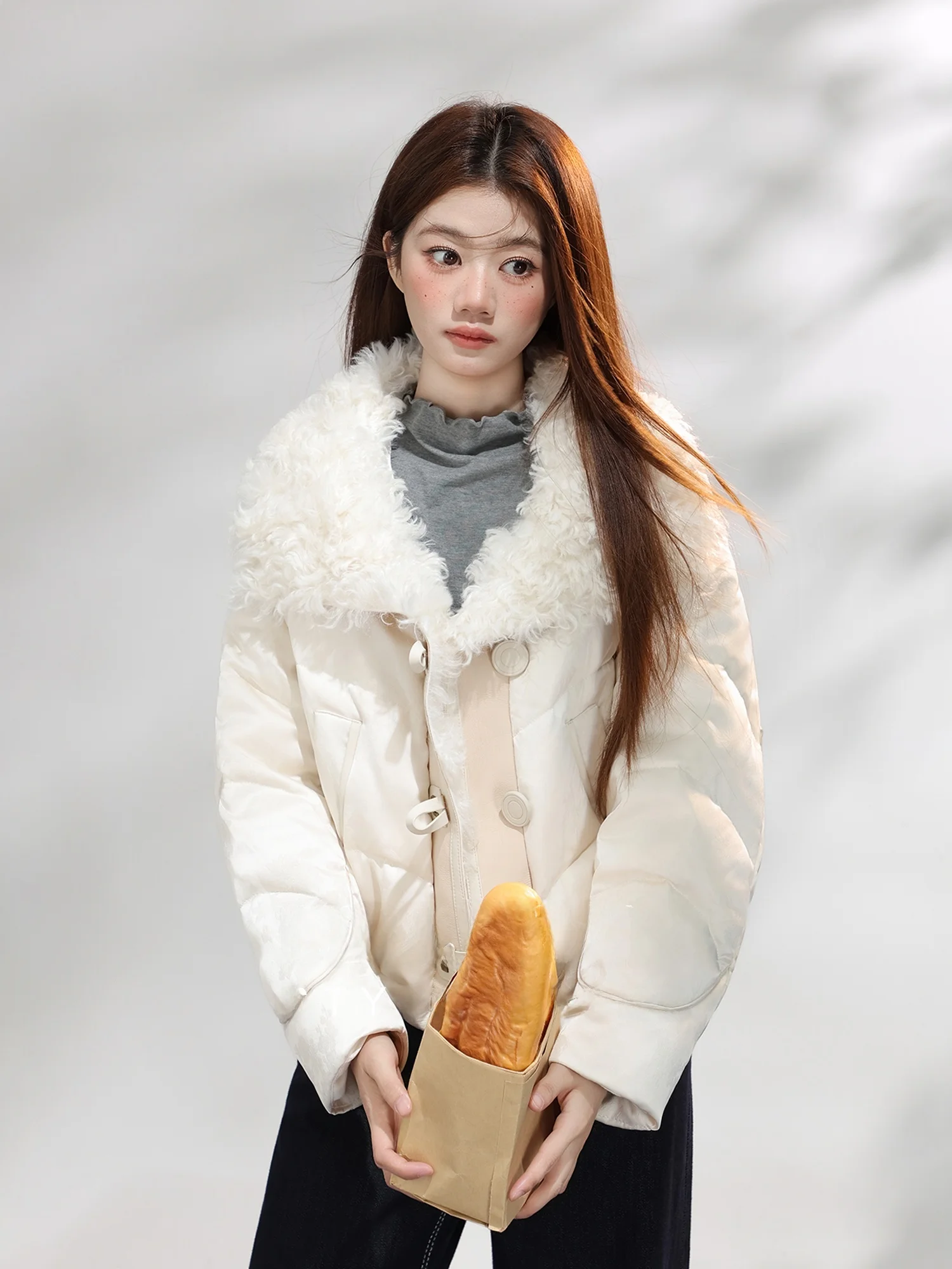 

Новая женская зимняя куртка с воротником из овечьей шерсти, свободного кроя, теплая, объемная, в французском стиле, с длинными рукавами, короткое пальто