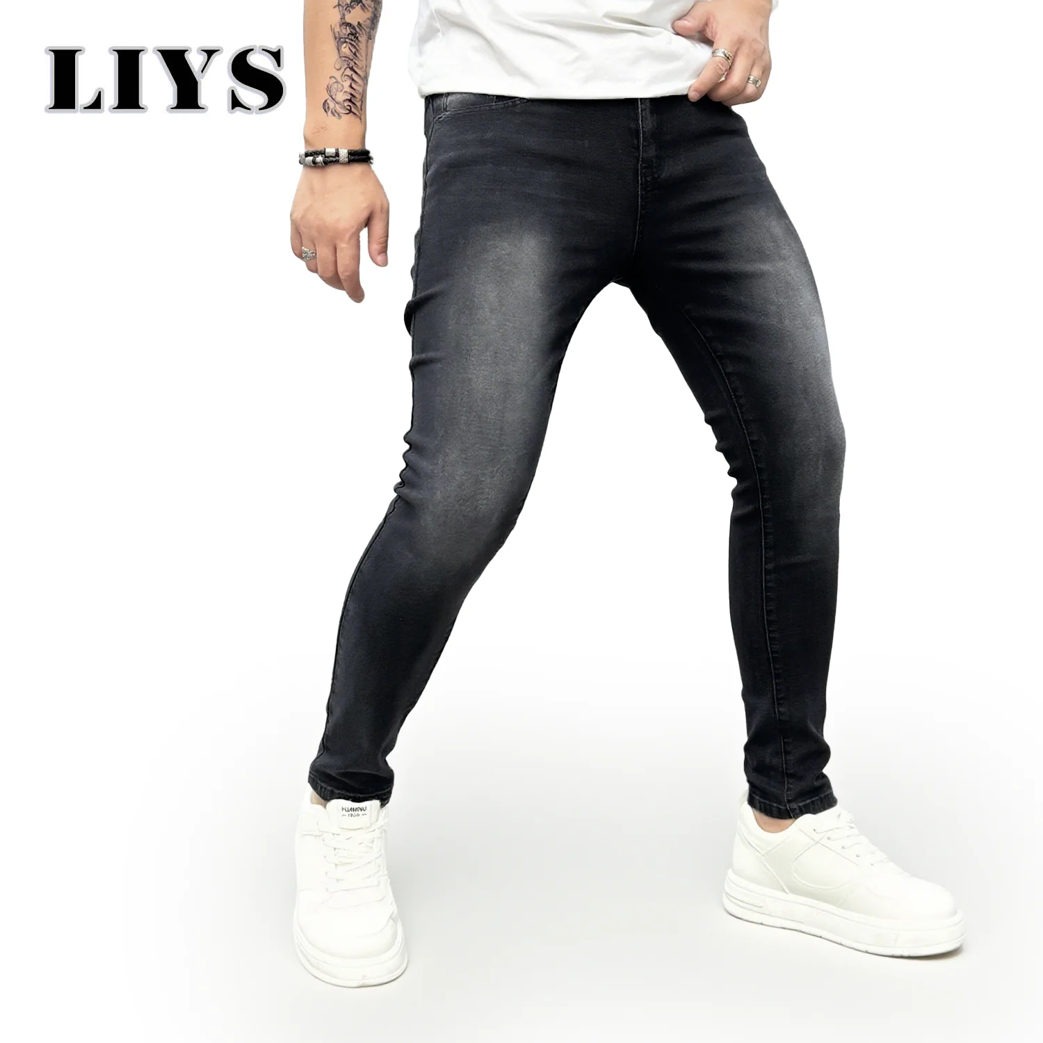 جينز ضيق للرجال في منتصف الليل من Summer Men's Jet Black Fade مع مقاس حضري أنيق مصمم للرجل الحديث المليء بمحور الموضة