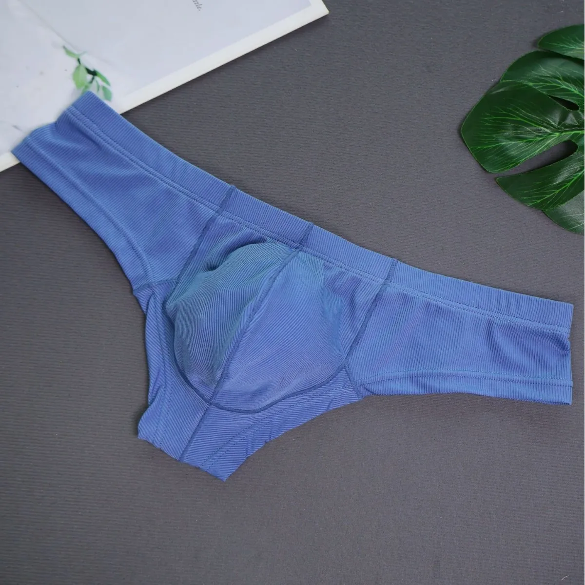 مضلع الحرير الجليد Tangas للرجال مثير القضيب الانتفاخ لينة بسط نصف بعقب يتعرض ملابس داخلية رياضية مثليون جنسيا المثيرة منخفضة الارتفاع السروال