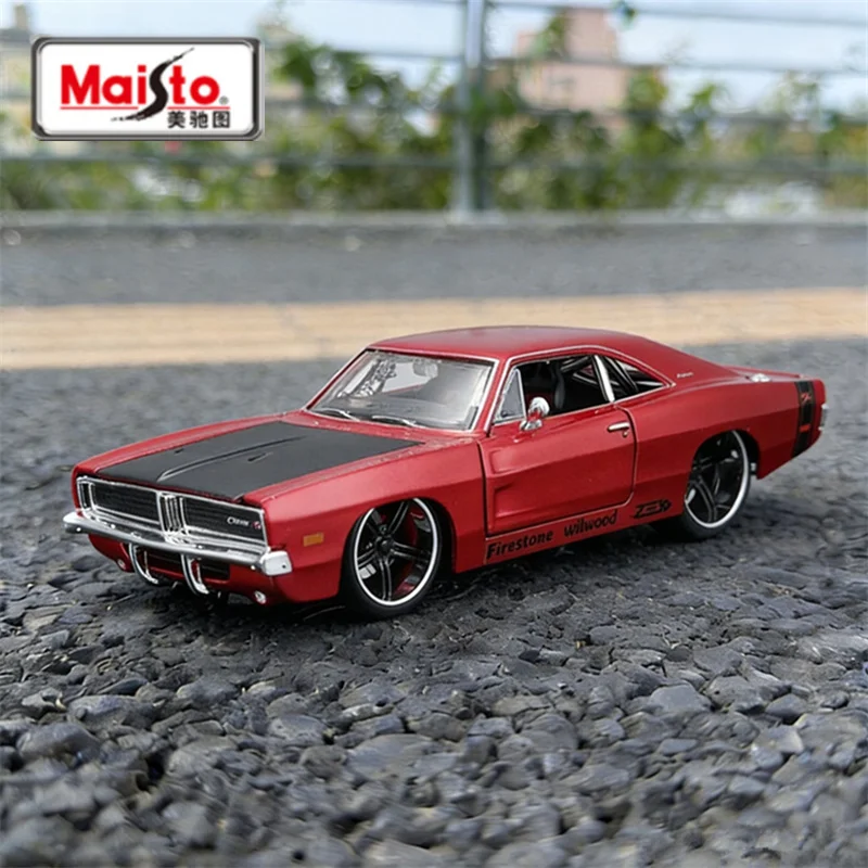 

Maisto 1:24 1969 DODGE CHARGER R/T, модель гоночного автомобиля из сплава, литая металлическая модель спортивного автомобиля, высокодетализированная, подарок для детей