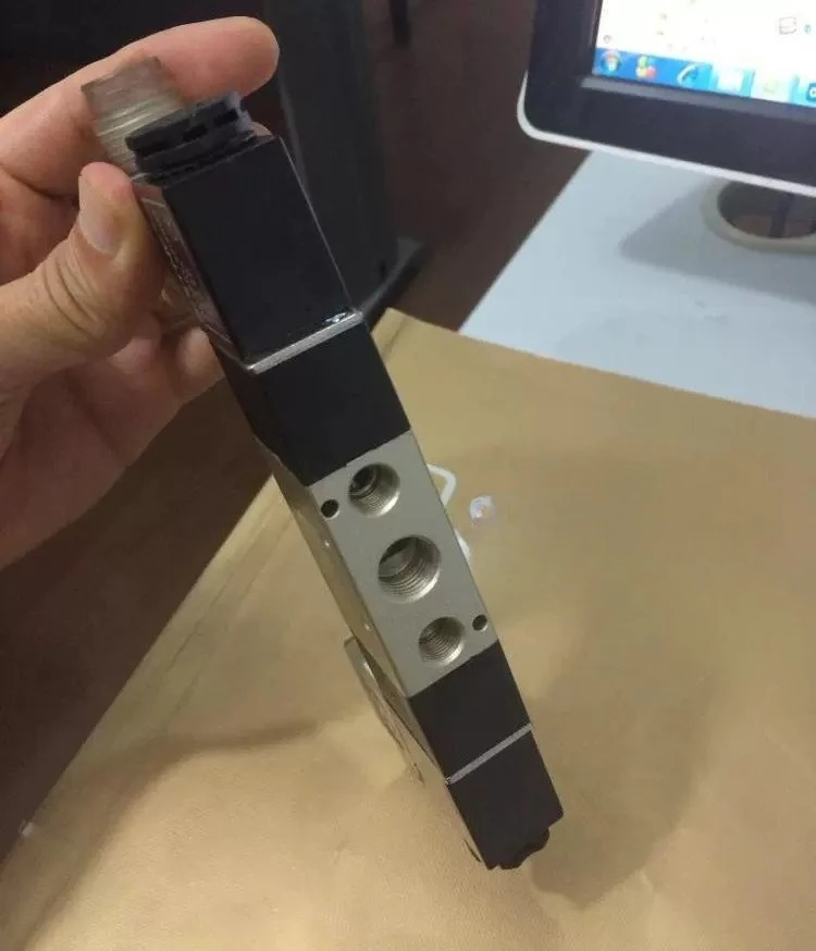 

Направленный электромагнитный клапан автомобильного дверного насоса TG2522-08W, TG2522-06W