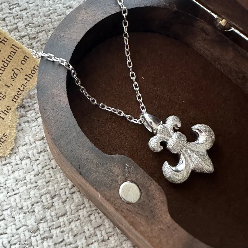 

2025 new S925 necklace with floral brushed collarbone chain, personalized, exquisite, luxurious, high-end retro daily jewelry