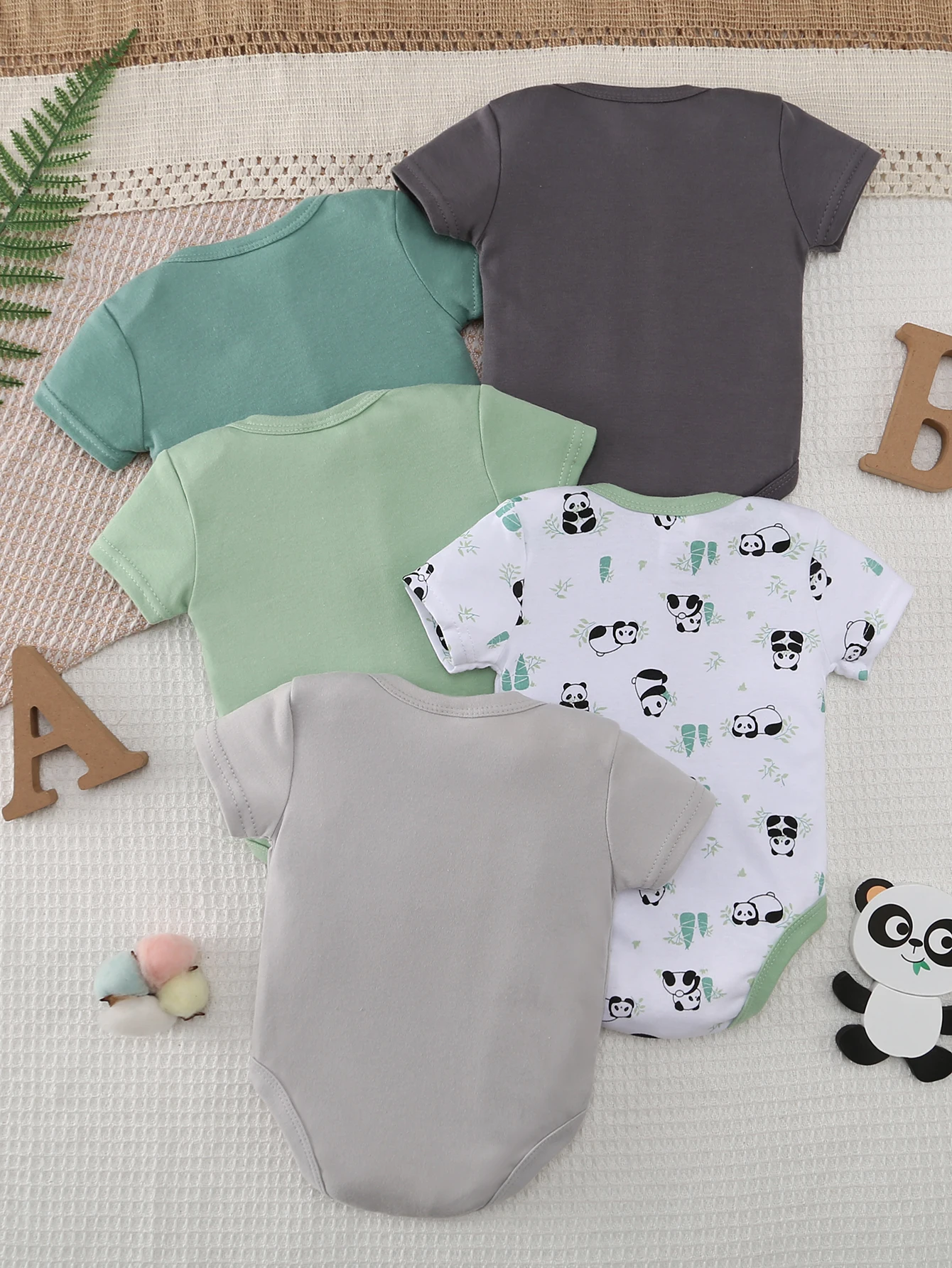 5-Piece Set with Cute Cartoon Prints, Summer Short-Sleeve Romper for Baby Boys, Button Design for Easy Care, Perfect for Everyday Wear and Special Occasions, Ideal for Outdoor Wear.