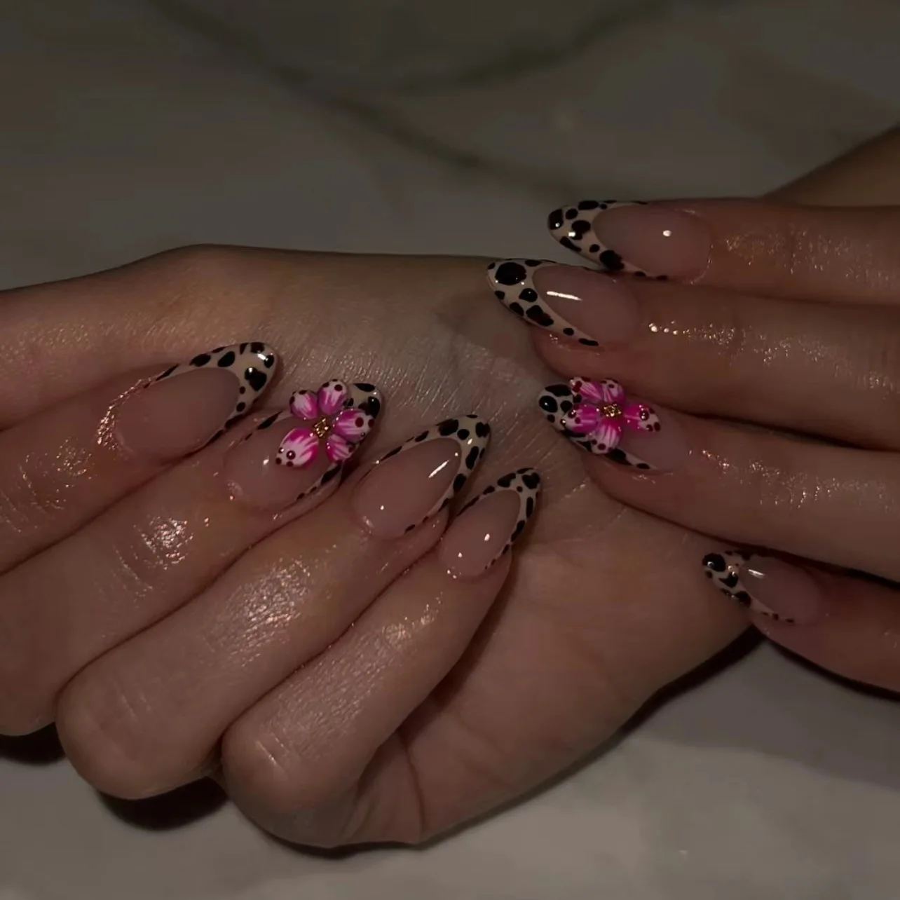 

24pcs Brown French Leopard Print Press On Nails Stereo Pink Flower Designs Autumn False Nails Sweet Cool Almond Fake Nail Tips