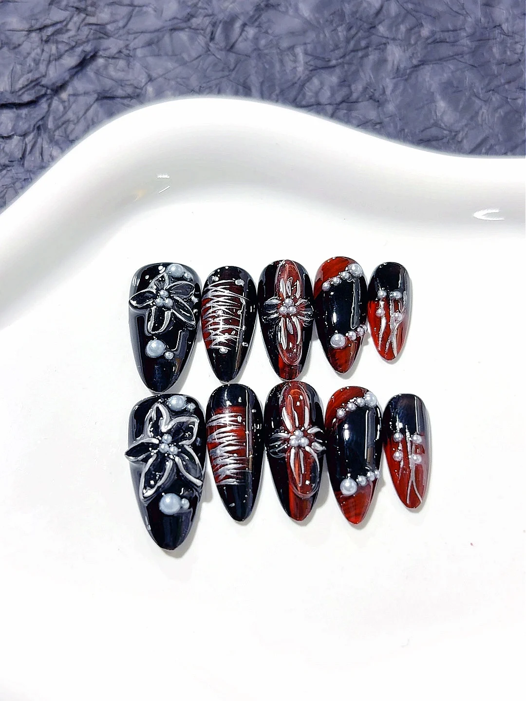 

Black and Red Gradient Three-Dimensional Flower Fashion Nail Art (D254)