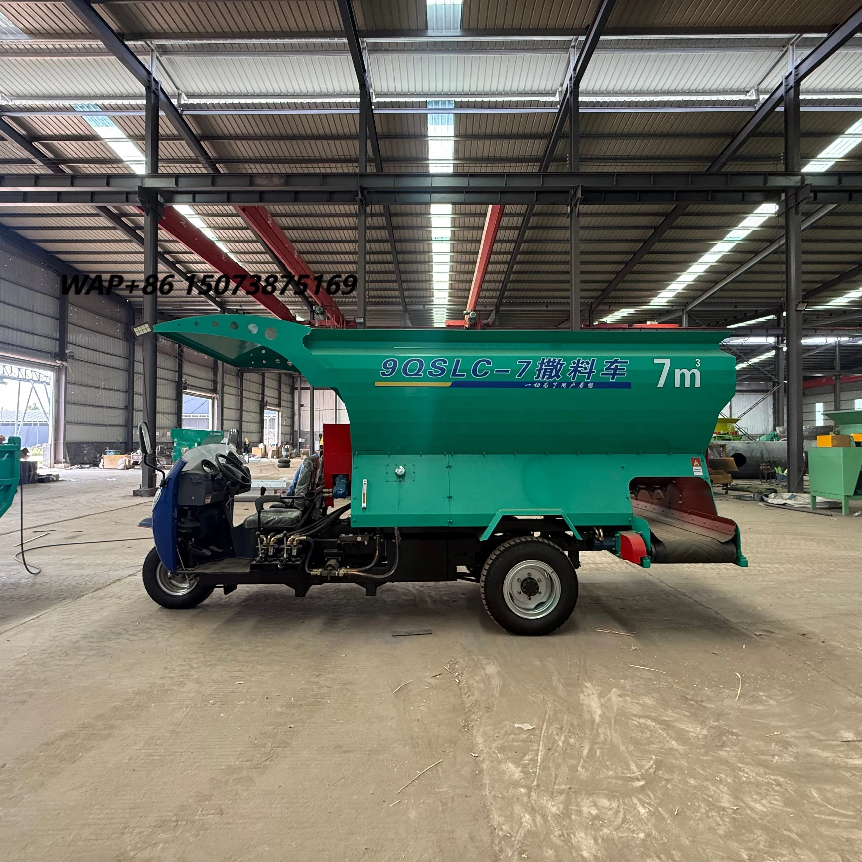 Electric Stable Cattle and Sheep Feeder Car Farm Automatic Feeder Modern Versatile Three-wheeled Feeder Forage Feed Equipment