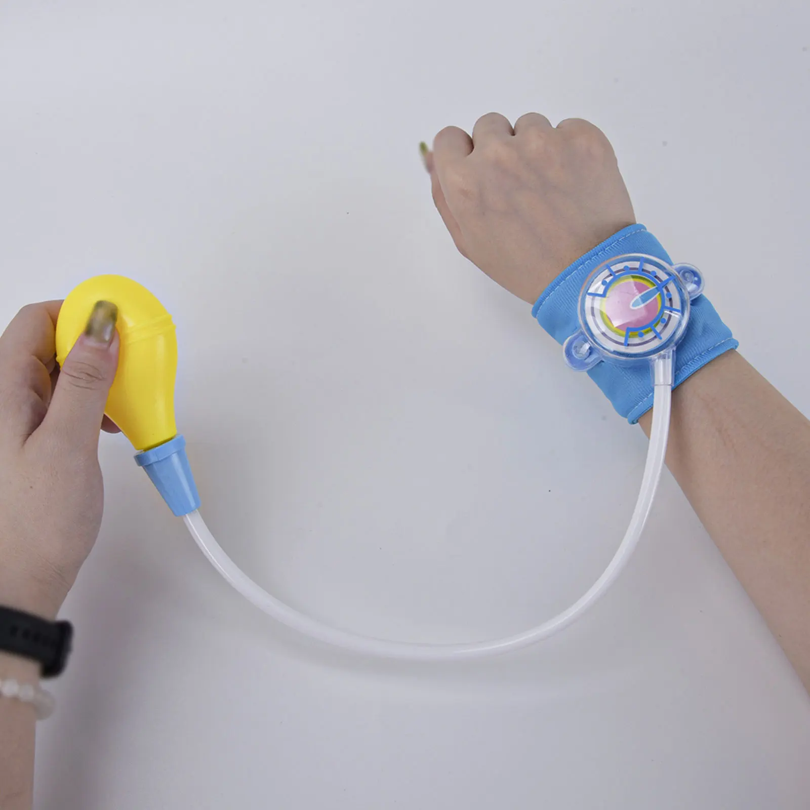 Juego para niños en casa, equipo médico, estetoscopios masculinos y femeninos, monitores de presión arterial, enfermeras médicas, jeringas, juguetes