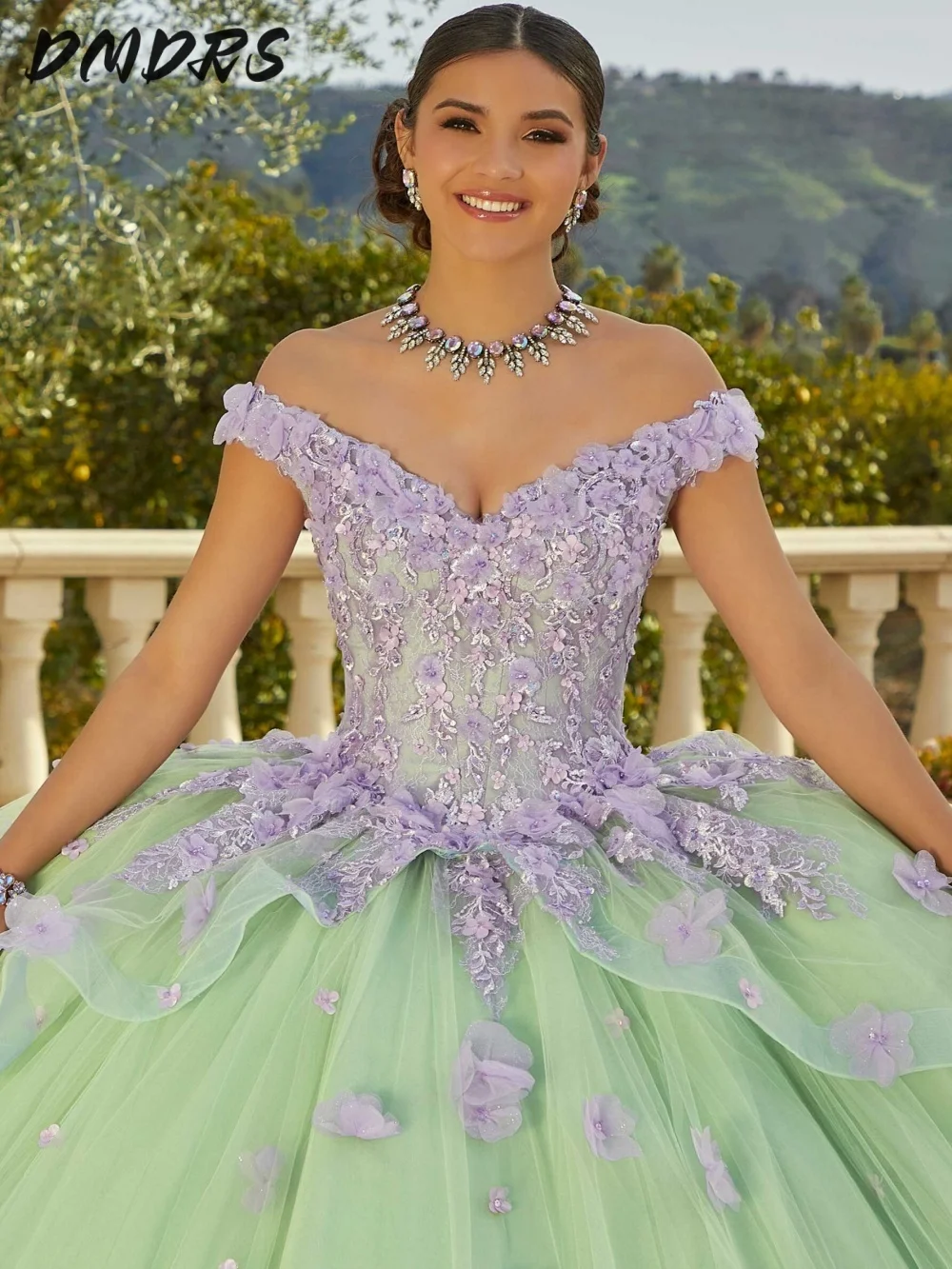 Bezauberndes schulterfreies Quinceanera-Kleid 2025, anmutiges Partykleid mit Applikationen, glänzende Pailletten, ärmelloses Ballkleid, süßes 16-teiliges