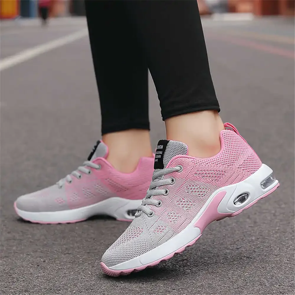 أحذية رياضية نسائية خريفية سميكة القاع أحذية رمادية فاخرة للنساء أحذية ماركة فاخرة أحذية رياضية Krasovka صفقة ترحيب