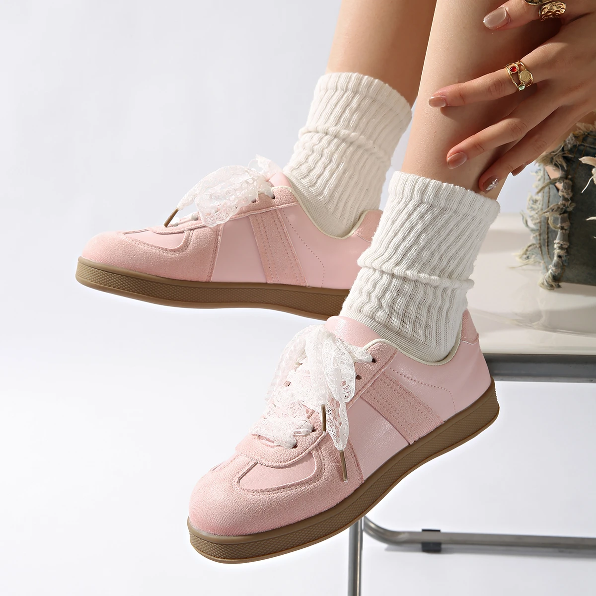 2025 ربيع الخريف جديد النساء أحذية رياضية موضة التدريب مريحة للتنفس أحذية رياضية المرأة عادية الدانتيل يصل حذاء مسطح للنساء