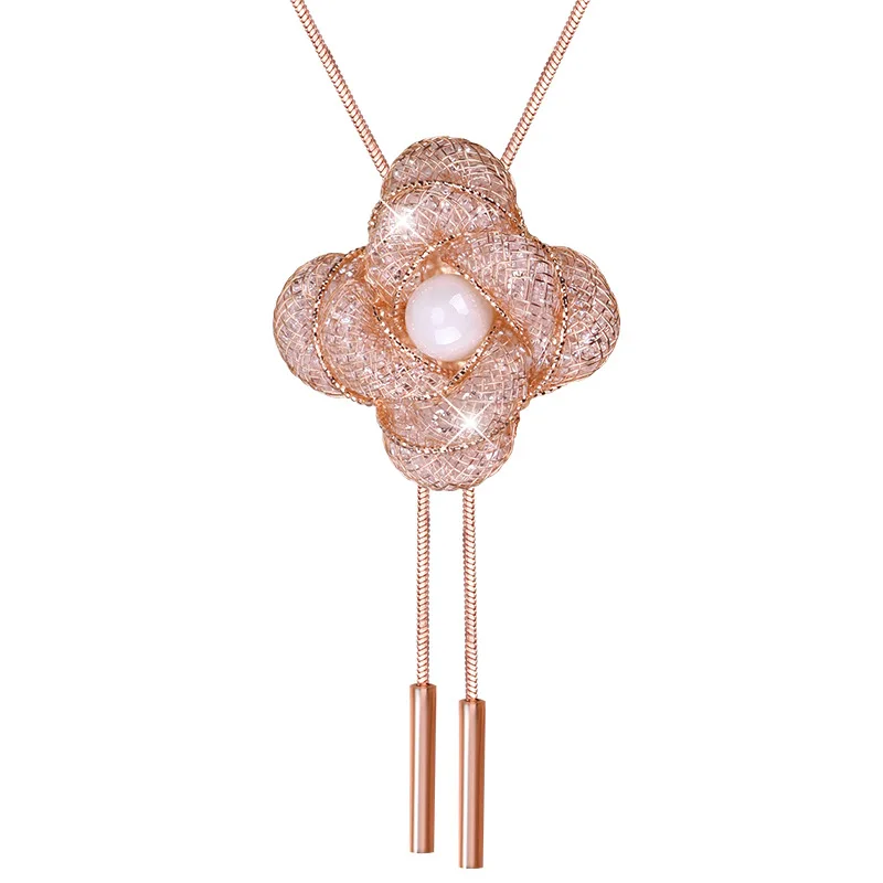 قلادة السترة الوردية الطويلة الجديدة مناسبة للخريف والشتاء. إنها متعددة الاستخدامات وأنيقة وراقية