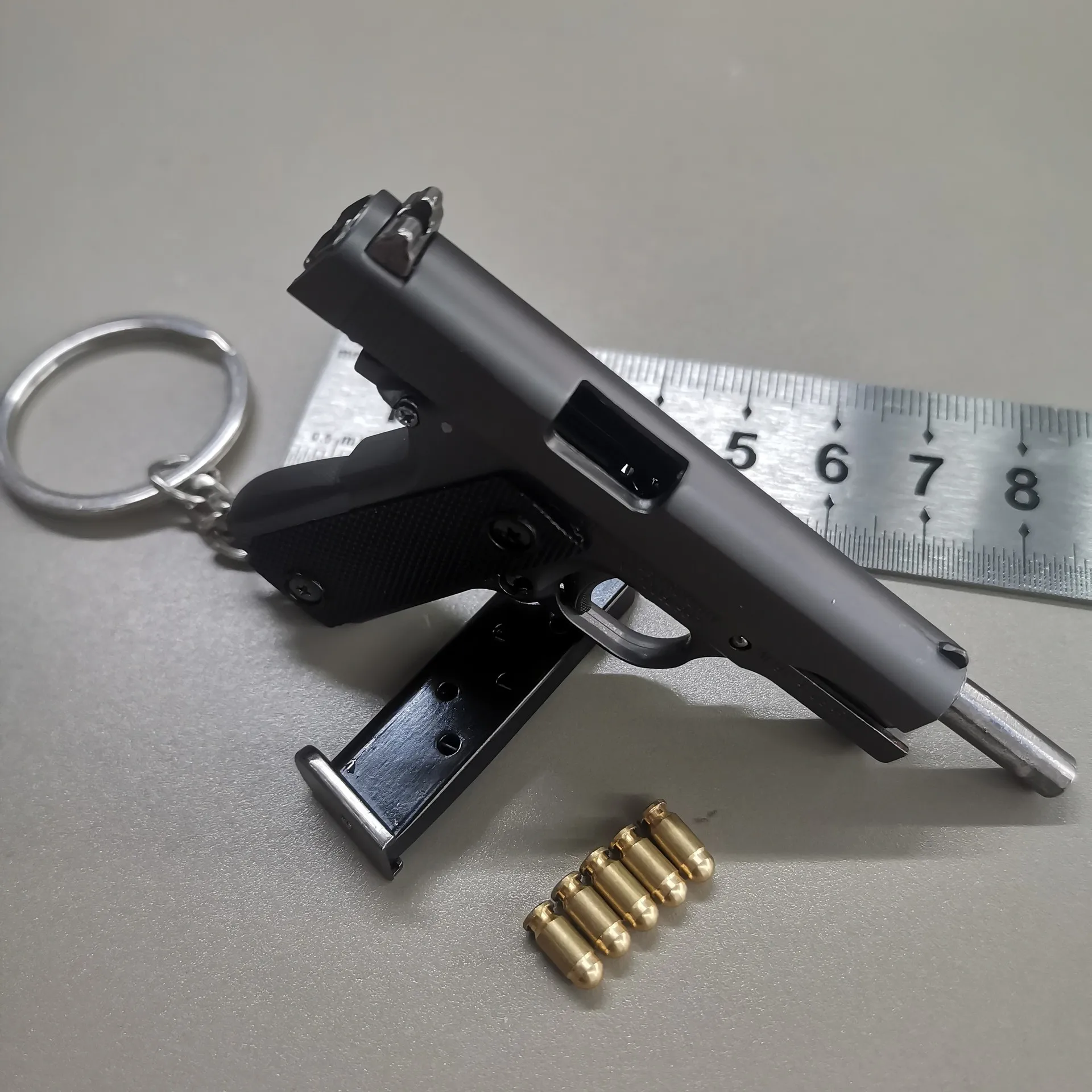 1:3 Full Alloy M1911 Pistol Shell Eject Mini Toy Gun Model Detachable Keychain Fake Gun for Boy Collection Adults Gift