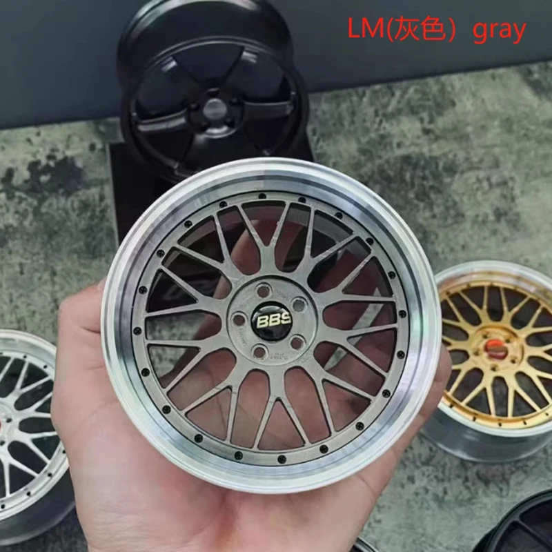 Wielmodel Auto Ornamenten STRALEN Metalen Wiel RID Aluminium Simulatie Smeden Wiel Modificatie Creatief Desktop Speelgoed
