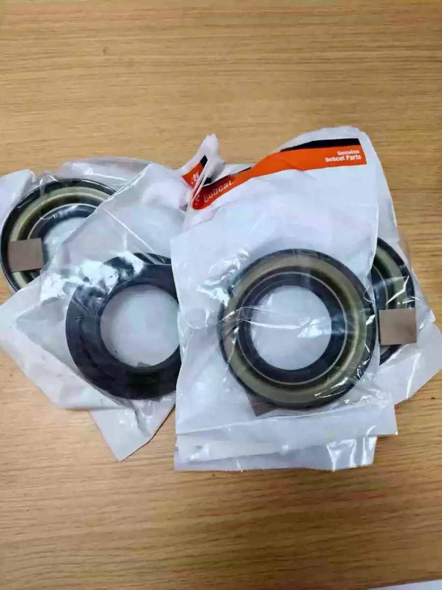 FOR Lynx Walking Motor Oil Seal Seal Ring, Skid Steer Loader Drive Motor Skeleton Oil Seal 6705847
