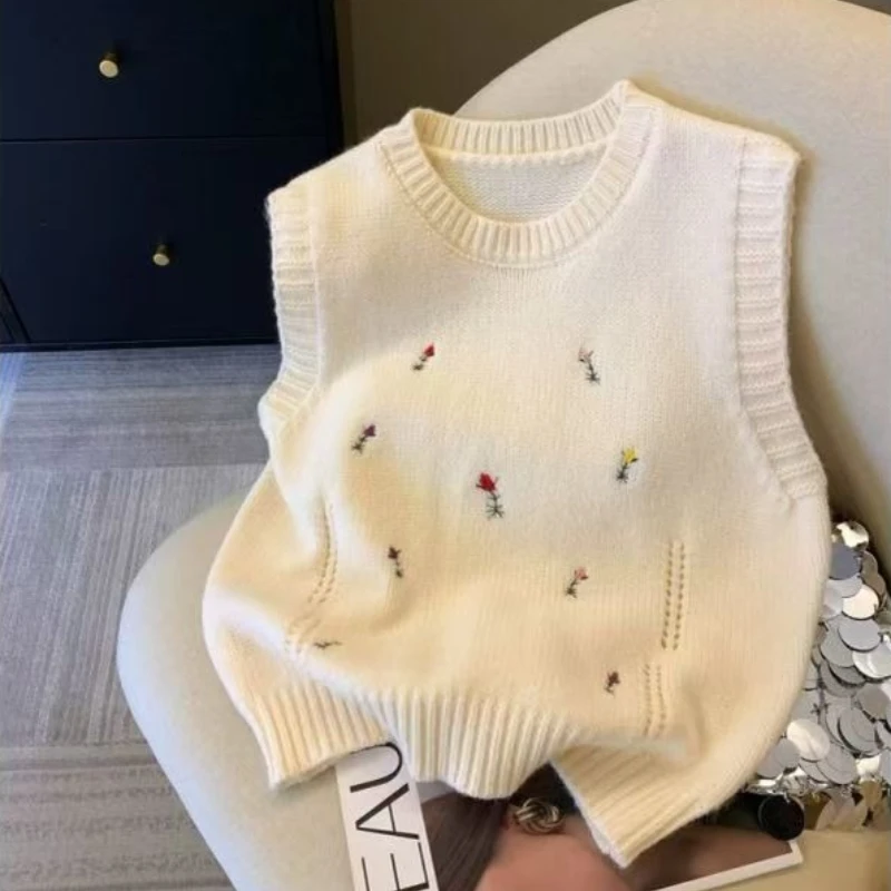 Women Knitted Vest Round Neck Embroidery Sleeveless Sweater Preppy Style Loose Casual Spring Autumn Waistcoat Tops