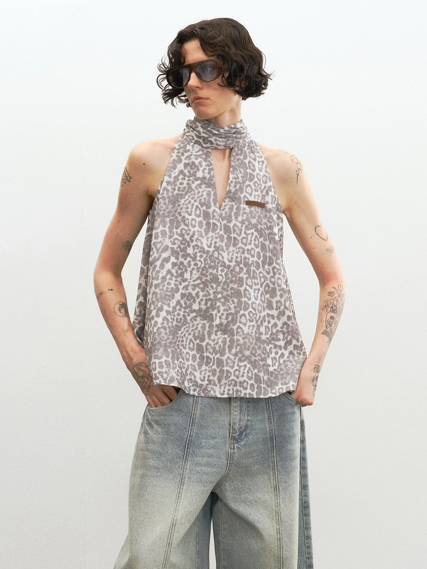 Colete Feminino Elegante TearOcean com Estampa de Leopardo, Decote V, Sem Mangas, Solto e com Cinto – Design Moderno para o Verão