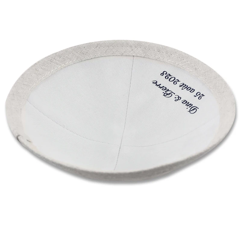 Bestickte Leinen-Kippa für Hochzeiten - usage example