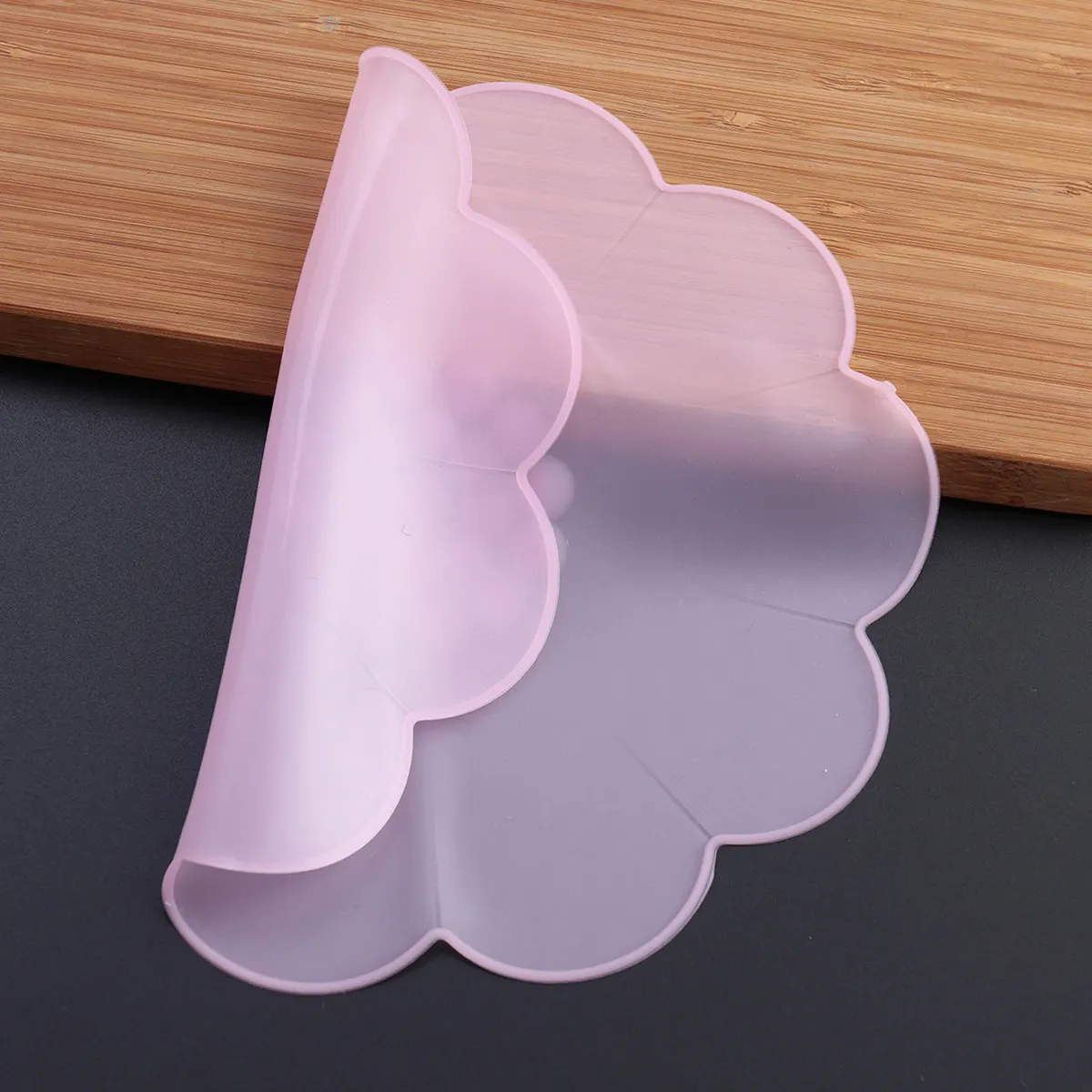 Light Pink Flower Silicone Bowl Lids Stretchable Wraps Non Toxic Bpa Free Suction Seal for Bowls Cans