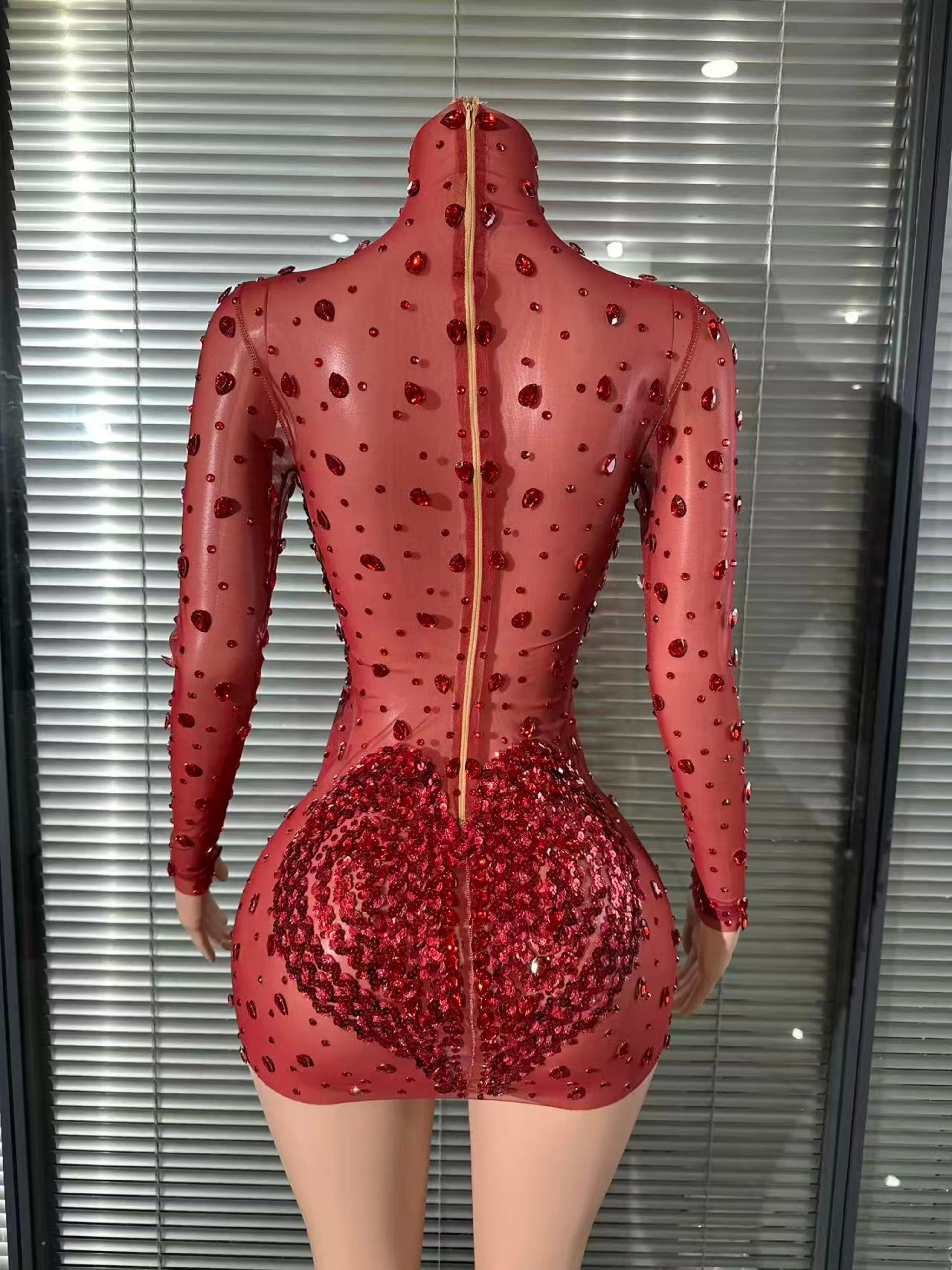 Robe à paillettes rouge séduisante pour femmes, maille transparente, manches longues, décoration perlée, fête, Date, thème, événement, tenue élégante