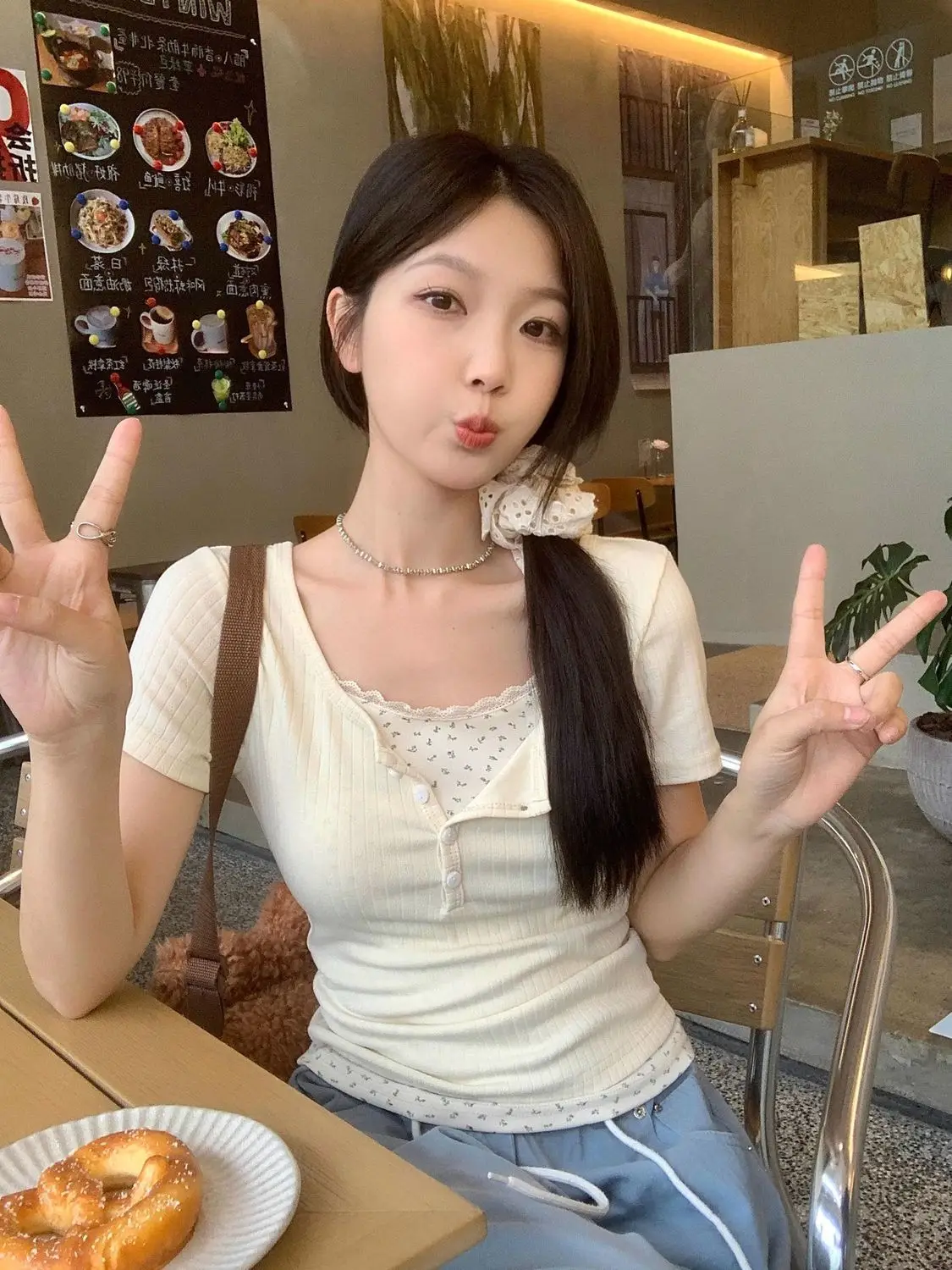 Summer Commute Lace Trim Fake Two-Piece Slimming Top Meat Concealing Trendy Outerwear Korean Style V-Neck Long Sleeve T-Shirt