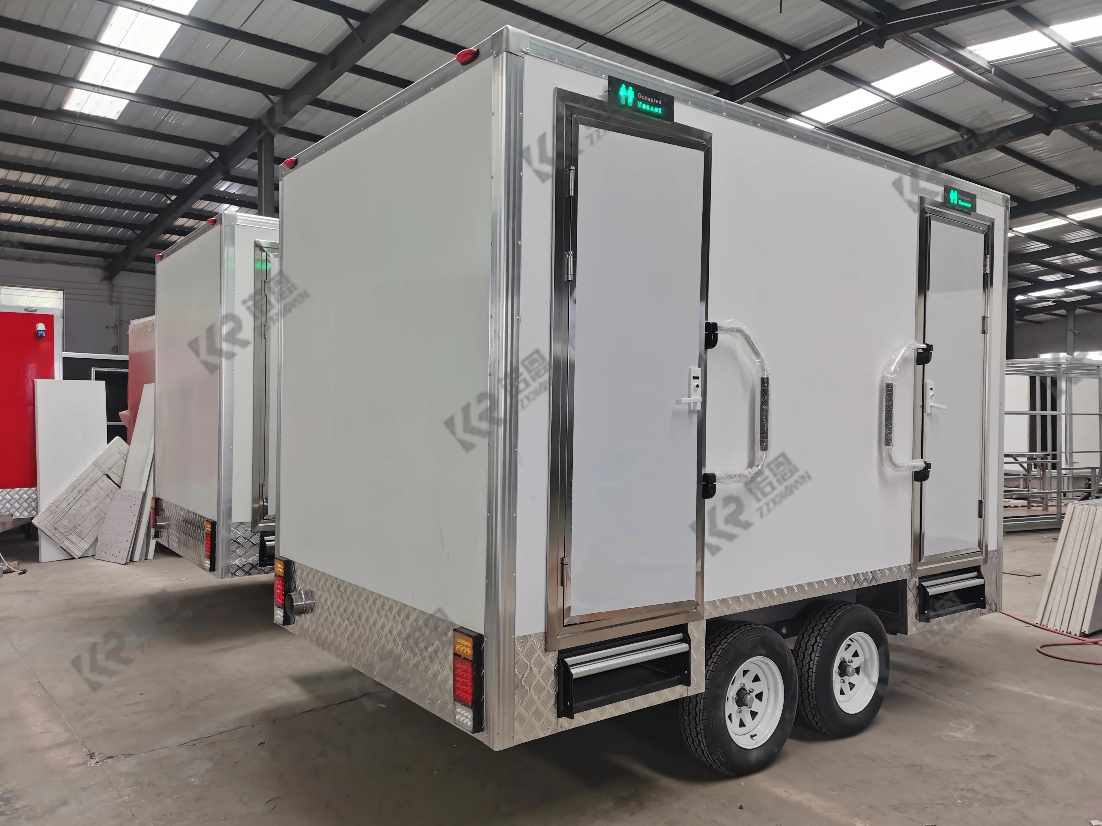 2/4 Stall Portable Restroom Trailer with Shower Public Toilet Portable Trailer Toilet Bathroom Trailer with Shower