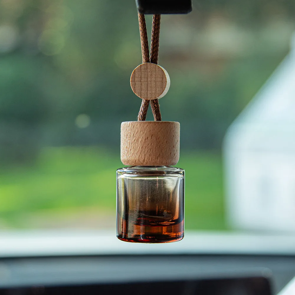 Empty Perfume Bottles Portable 8ml Gradient Glass Car Hanging Diffuser Bottle with Wooden Cap Small Essential Oil Pendant Bottle