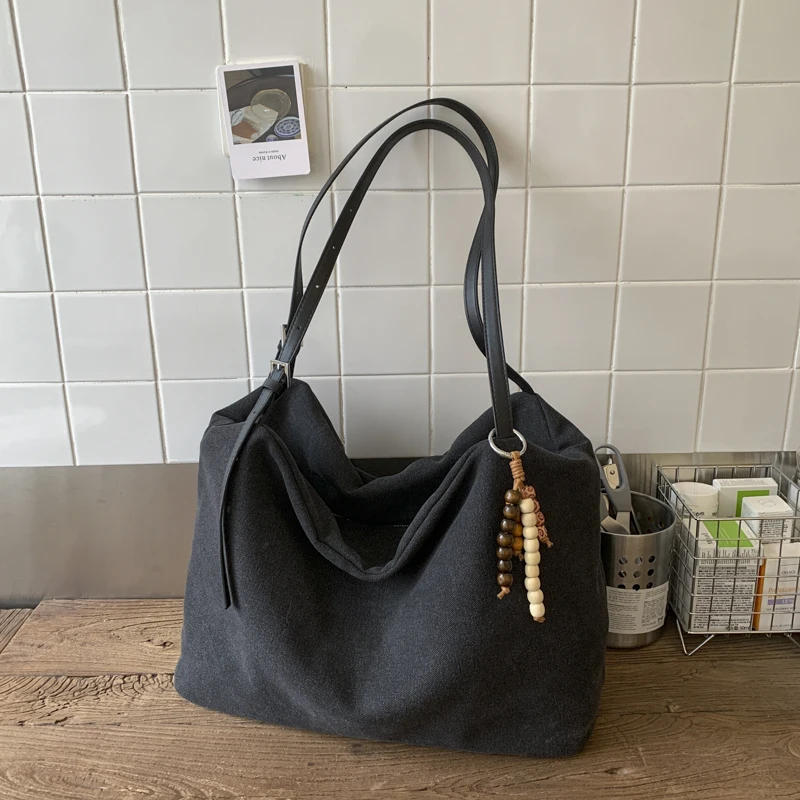 

Большая вместимость, сплошной цвет, ретро, 2025 г., высокое качество, новые сумки на плечо для поездок на работу, повседневные универсальные молодежные женские сумки через плечо