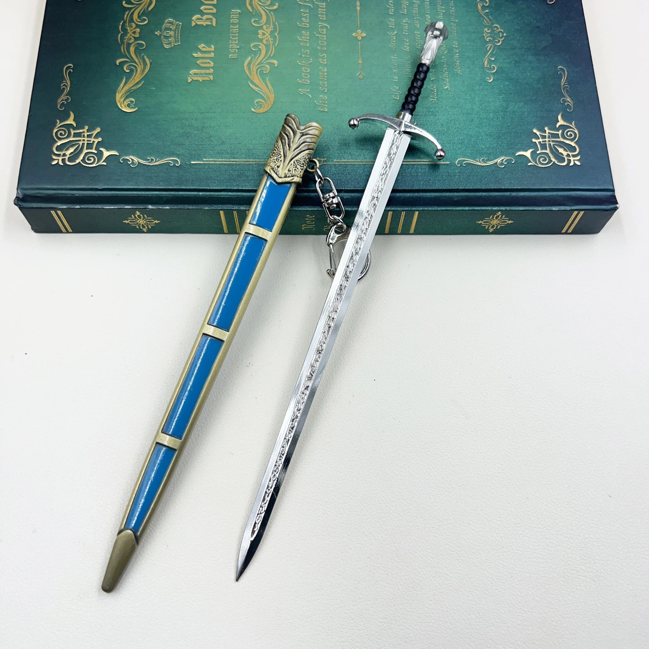 22 سنتيمتر حصلت على سلسلة المفاتيح السيف المعدنية مع علبة خشبية المسلسلات التلفزيونية الأمريكية الظلام شقيقة الفجر Longclaw 1:6 القرون الوسطى السيف نموذج الحرف اللعب #3