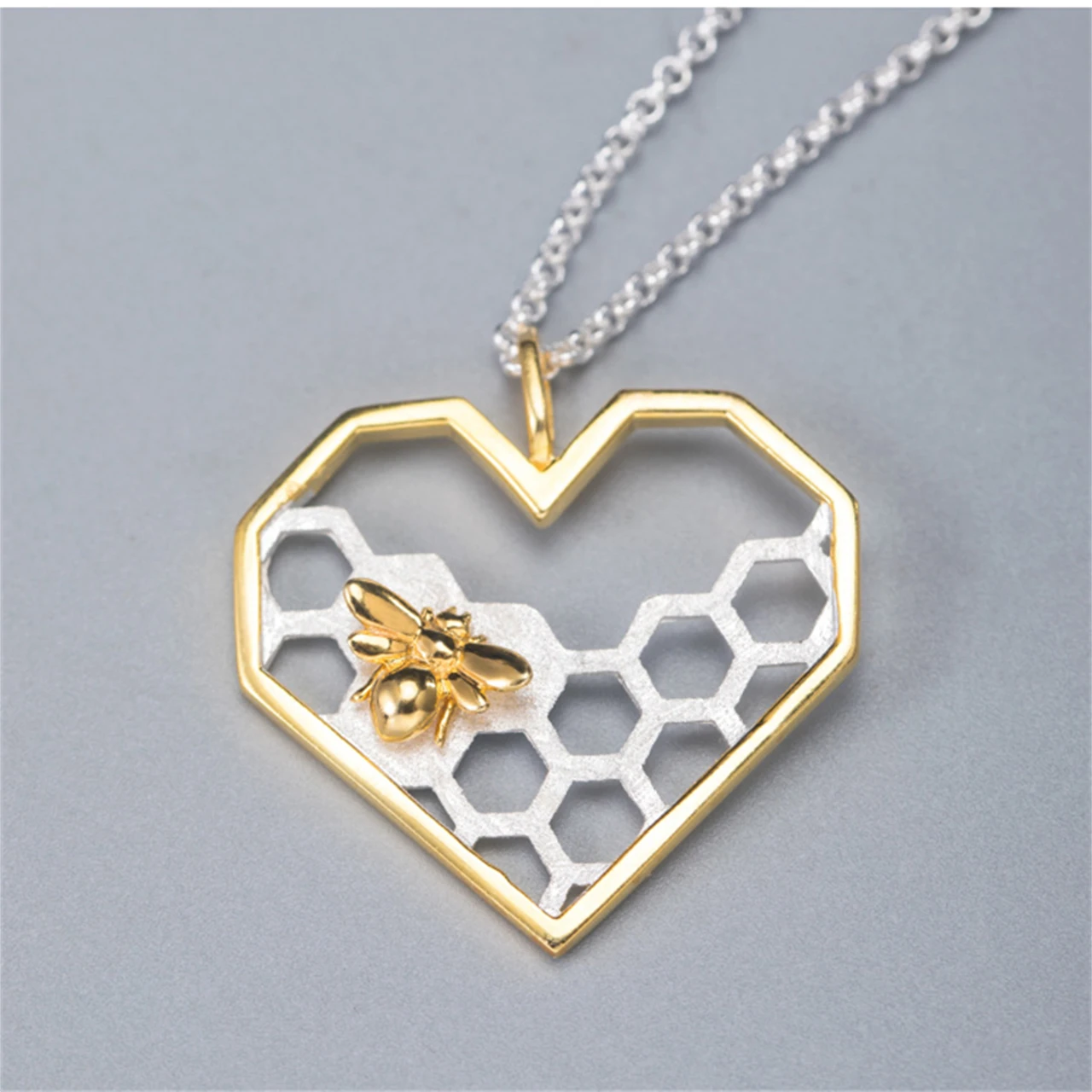 

S925 Pure Silver Heart Shaped Bee Chinese Style Pendant Necklace Optional With Chain Simple Fashion Man Womens Jewelry Wholesale
