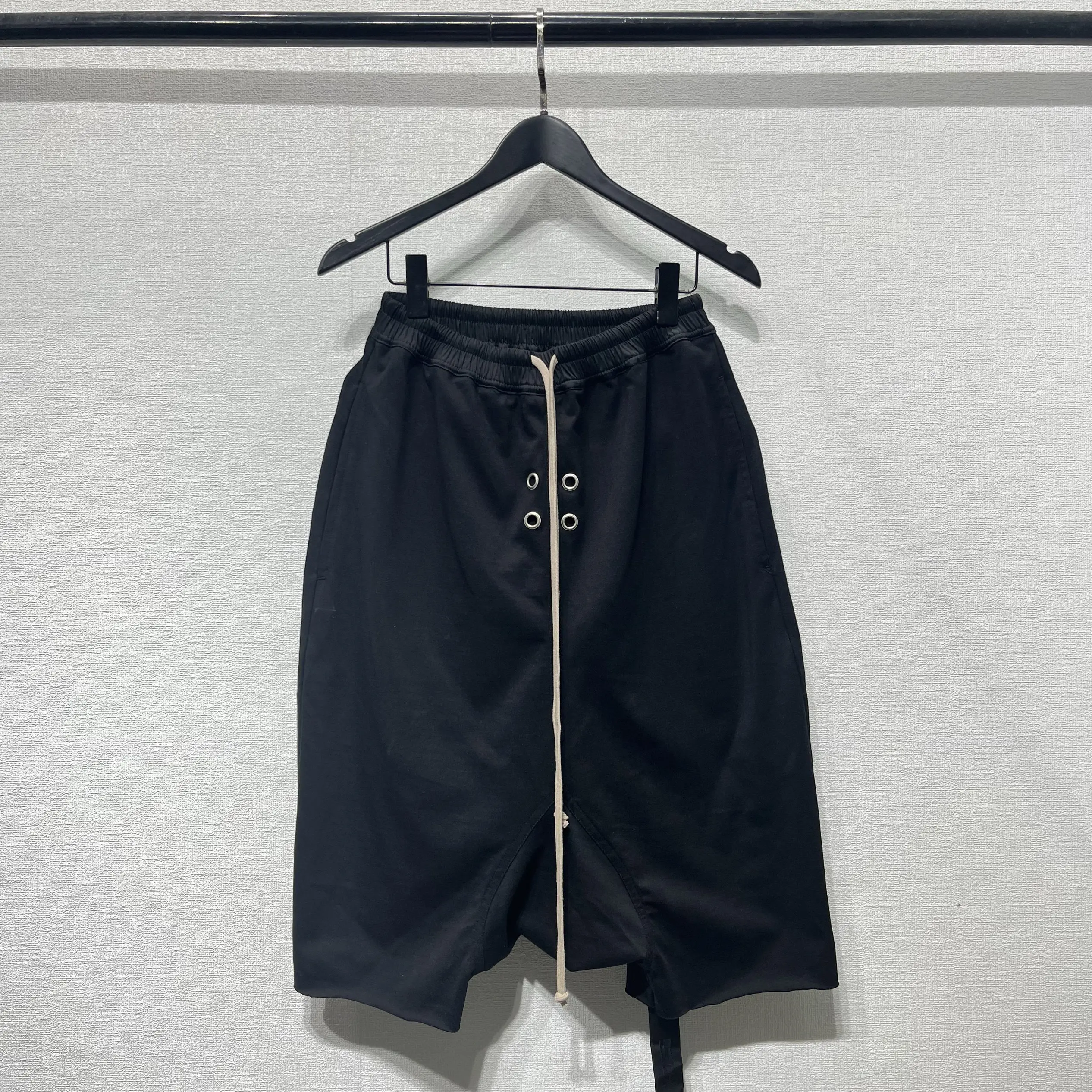 

Designer High Street Style Elastic Waist Crotch Buttonhole Patchwork Men's Elastic Drop Crotch 5 Inch Shorts Casual