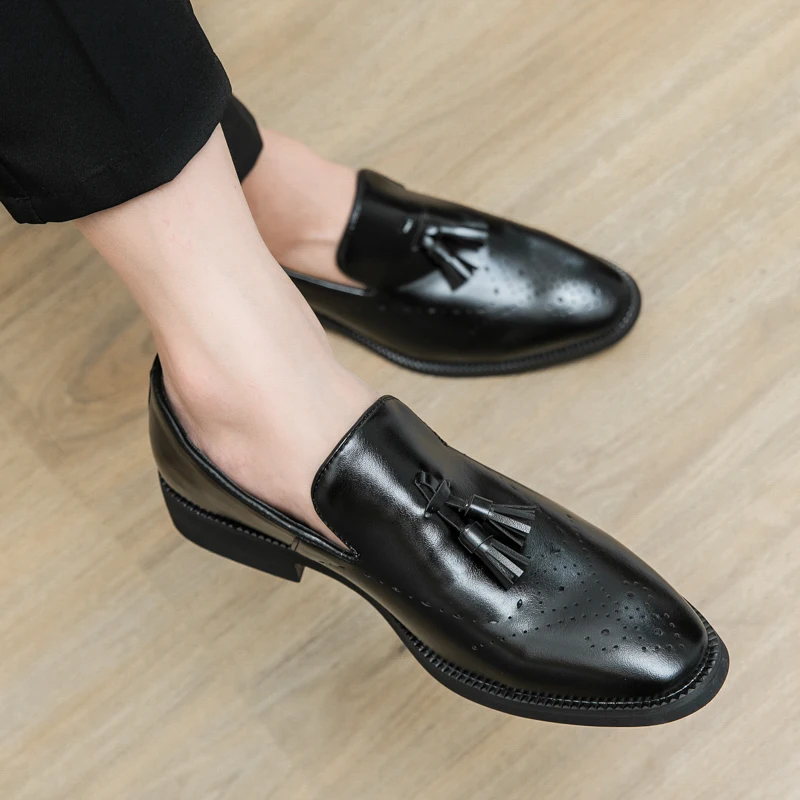 2024 Classic Men Office Business Shoes Fashion Simple Tassel Style Leather Shoes Slip-On Casual Dress Shoes Mens Loafers Black