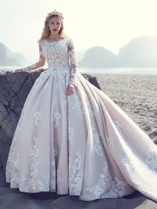 Long sleeve regal ball gown wedding dress gillter tulle skirt lace applique princess beach royal chuch bridal dresses