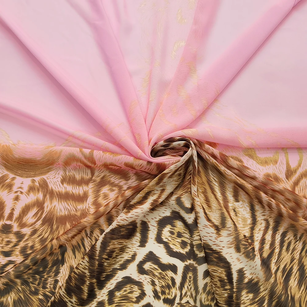 Material de gasa de tela de gasa con estampado Posicional de leopardo rosa de 100cm * 148cm para falda de bufanda
