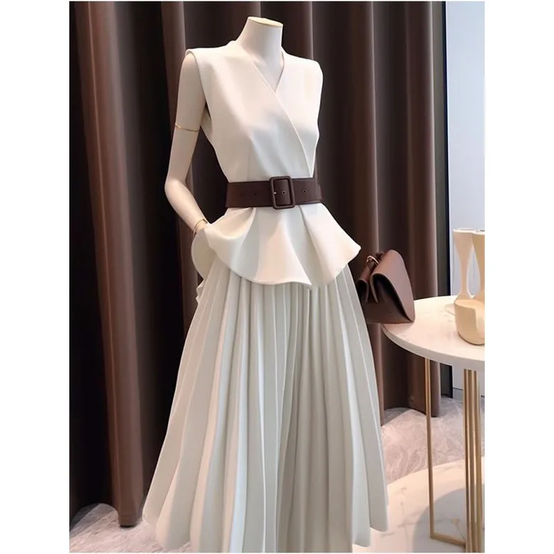 Suit women\'s 2024 new summer fashion design sense capable temperament small fragrance sleeveless suit top skirt