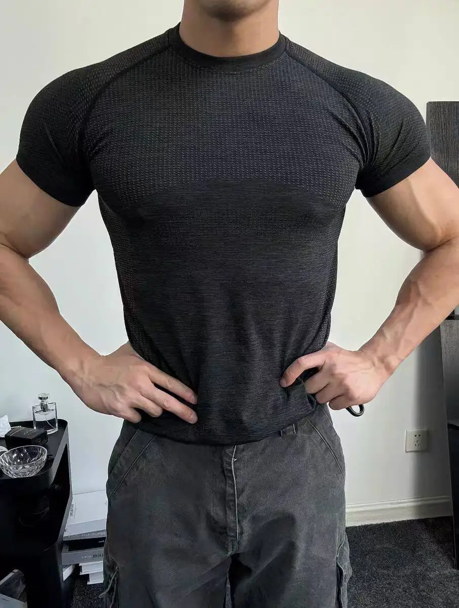 Schnelltrocknendes Fitness-T-Shirt für Herren, Slim-Fit-Muskel-Gym-T-Shirt, dehnbares Kompressions-Top für den Sporttraining – Detail 16