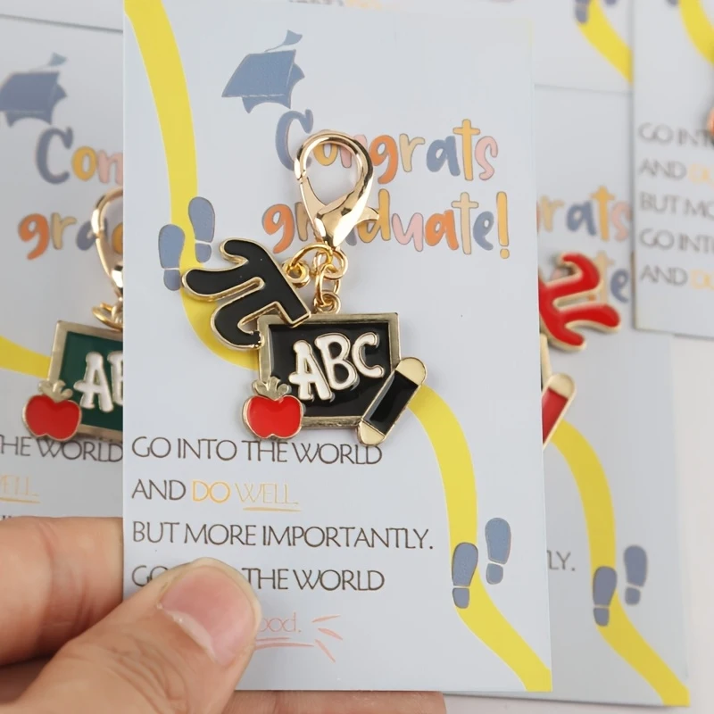 Ensemble de porte-clés de style plaque ABCPlaque 2D, 6 pièces, avec carte « Félicitations pour votre diplôme », un cadeau pour vous/lui, idéal pour les diplômés.