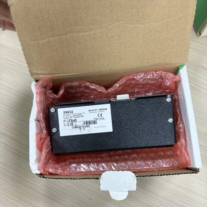 ชุดหน่วยวัดแรงดันต่ำแบบหน่วงเวลาของแบรนด์ชไนเดอร์ของแท้ใหม่เอี่ยม ปรับได้ 200-250V DC/AC รุ่น P033682/P033683