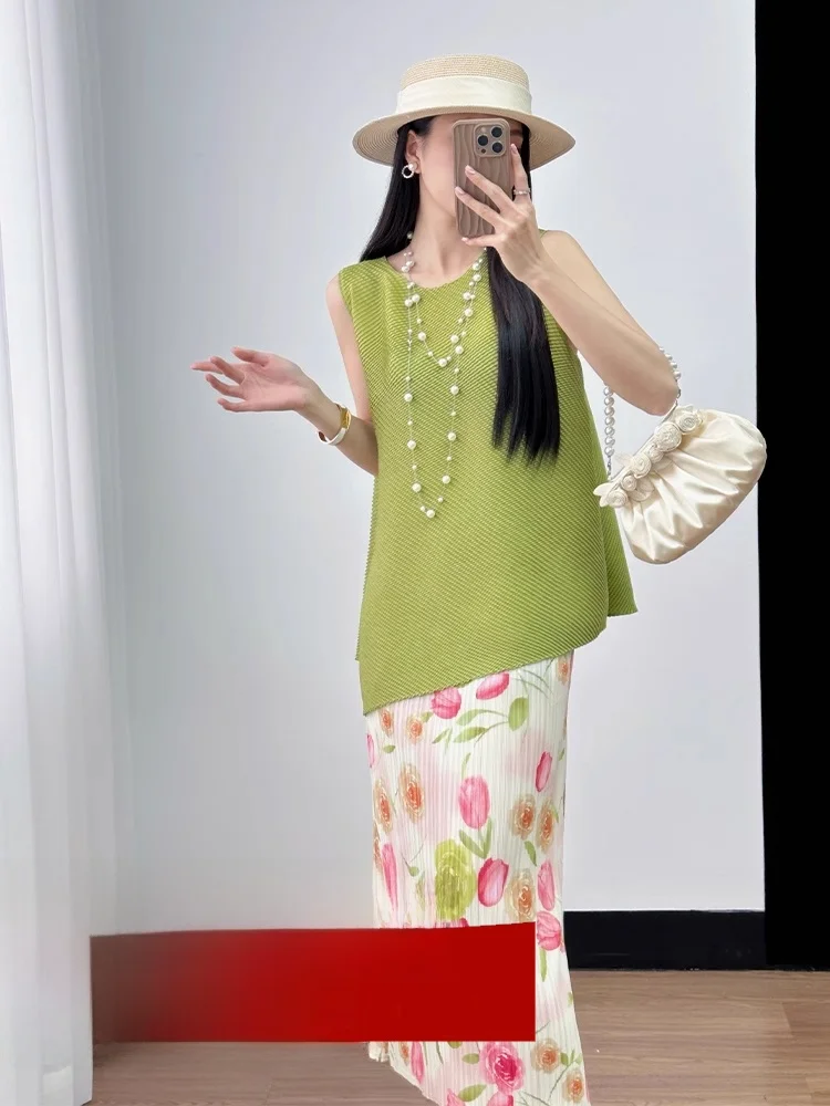 

Loose Sleeveless Top And Half Skirt Set Vintage Style by Sanza Art Creation Spring 2026 Fashionable Women's Two-Piece Suit