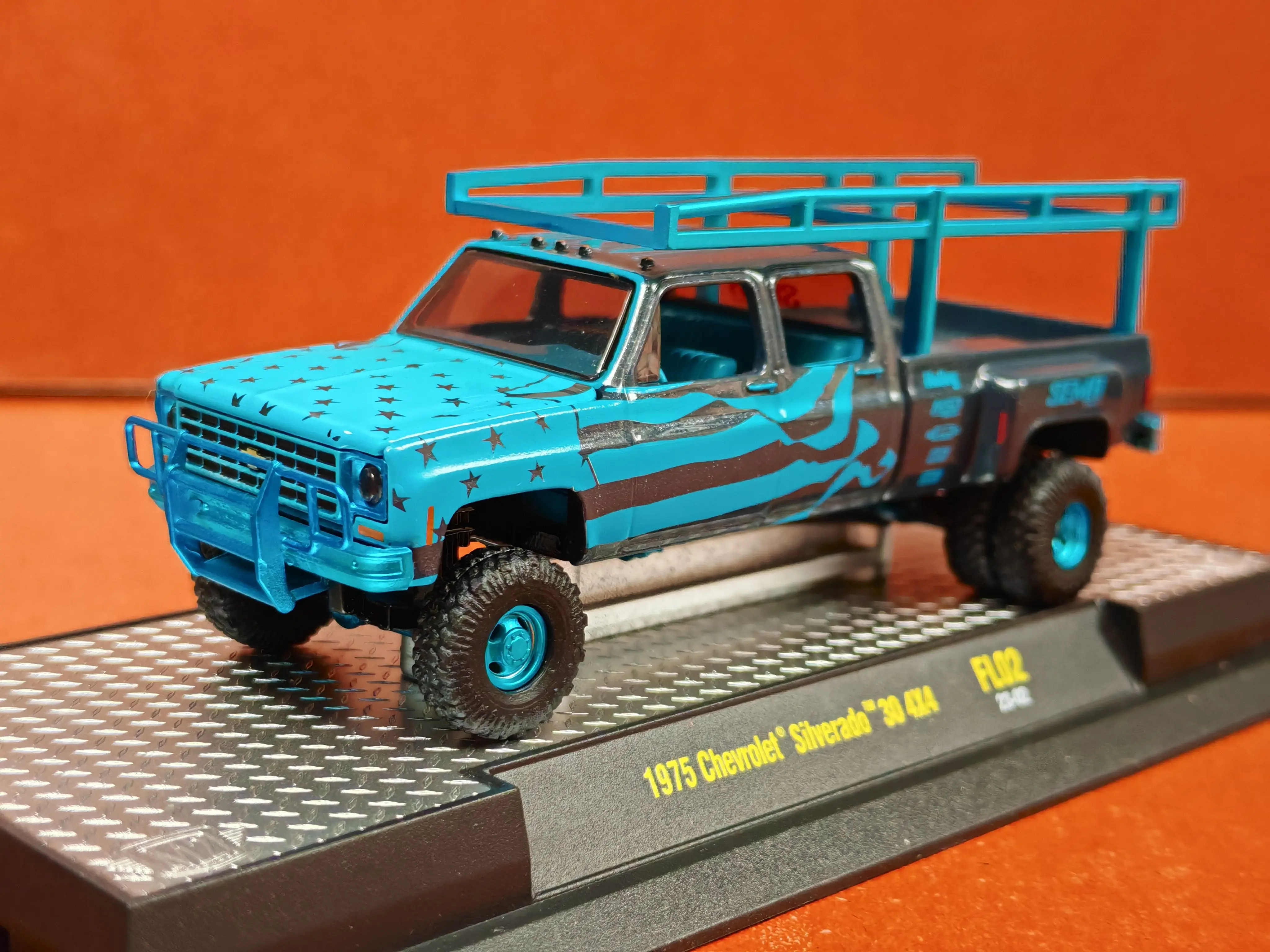 M2 Machines 1/64 1975 30 4*4 FL02 pickup extension BLue Die-cast Alloy Car Model Collection Gift Toy