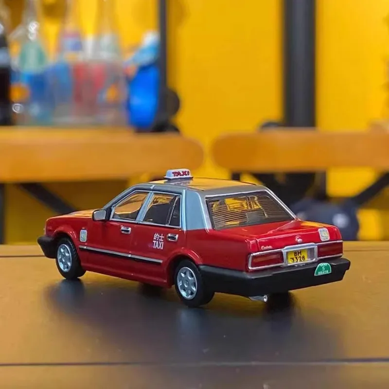 1:64 Red taxi Hong Kong urban taxi BH3328 alloy car model, children's collection of decorative toys, holiday gifts for children.