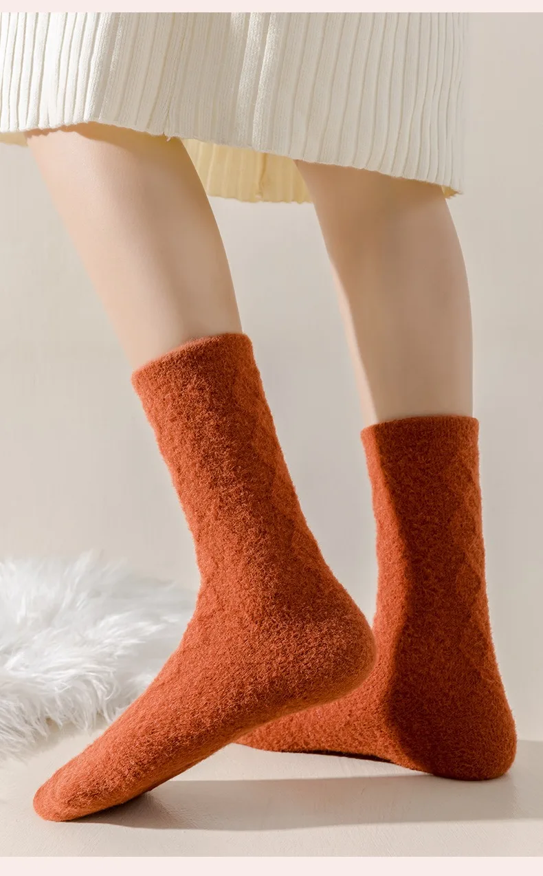 Neue Kühle Frauen Schwarz Weiß Baumwolle Dicke Socke Solide Herbst Winter Warme Dame Weibliche Mittleren Rohr Boden Socken Für Frauen – Detail 34