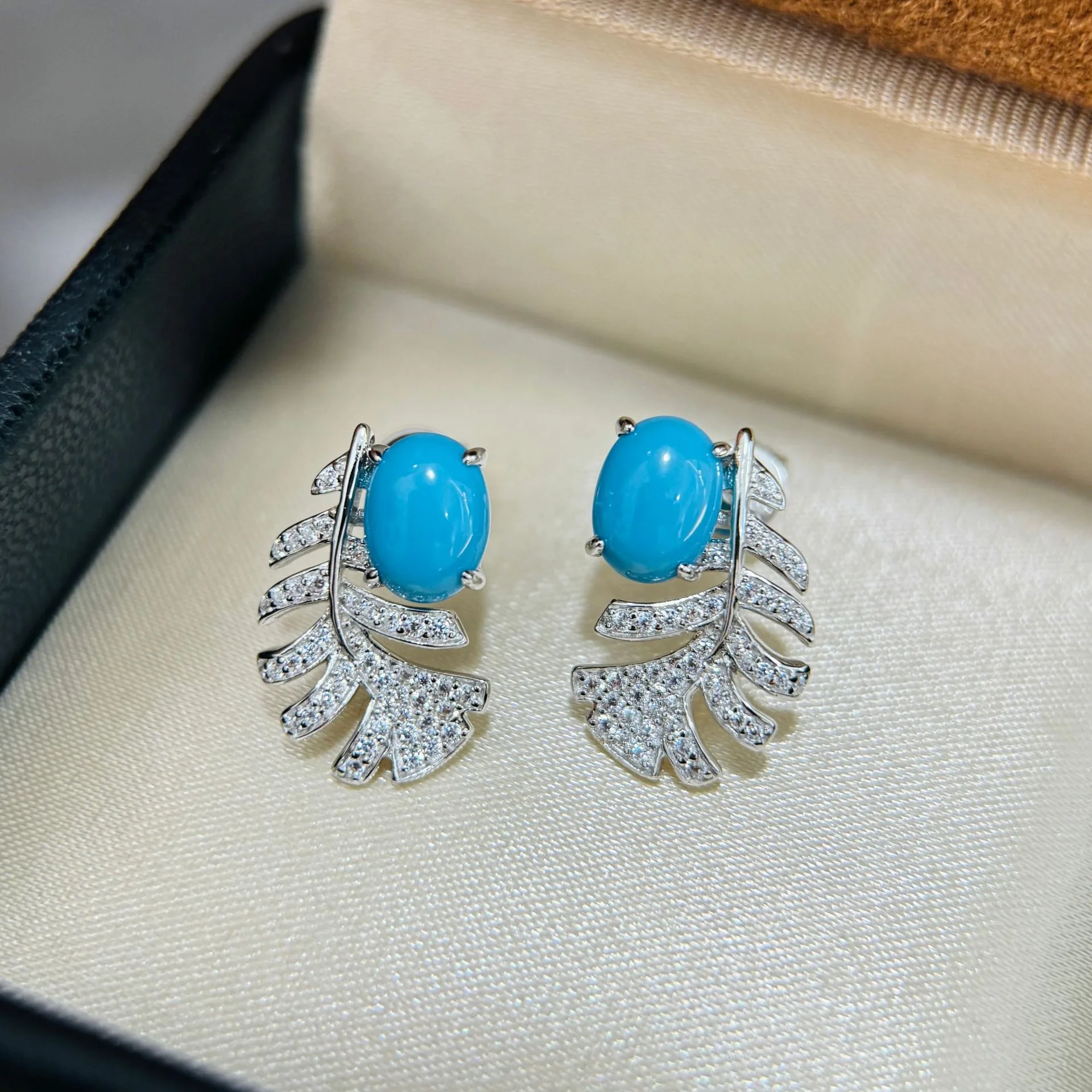 2024 Fashion Classic Popular Brand Zircon Turquoise Feather Earrings Luxury Jewelry Women S925 Fashion Design Personalized Party