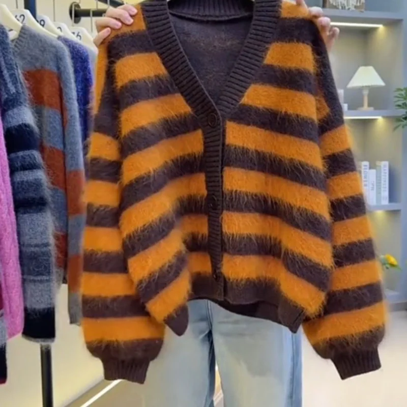 

2025 New Autumn and Winter Long-sleeved Knitted Cardigan for Women Lazy Style Loose Western